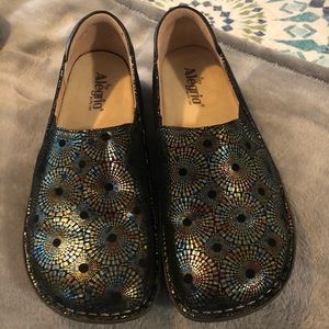 Alegria clogs